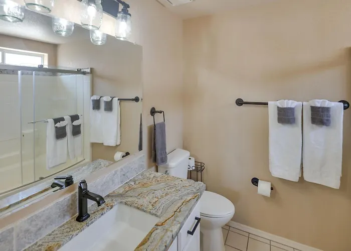 Lovely Bullhead Retreat W/ Pool And Hot Tub Сasa de vacaciones Bullhead City
