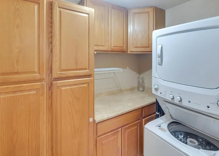 Lovely Bullhead Retreat W/ Pool And Hot Tub Bullhead City