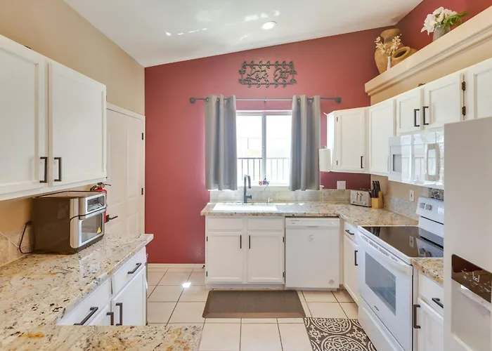 Lovely Bullhead Retreat W/ Pool And Hot Tub Bullhead City