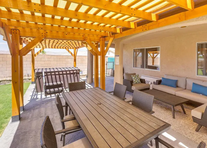 Lovely Bullhead Retreat W/ Pool And Hot Tub